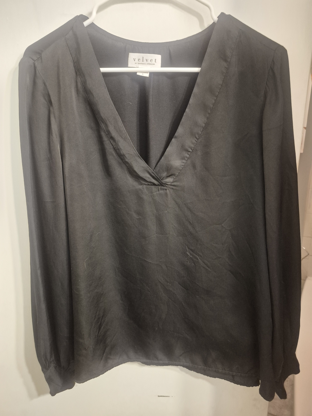 Velvet by Graham & Spencer Black V-Neck Long Sleeve Blouse